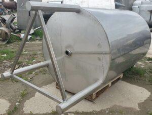 Продается Новая нержавеющая емкость, объем — 3 куб.м.